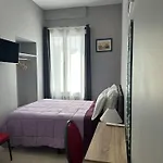 Claridge's 2* מנטון