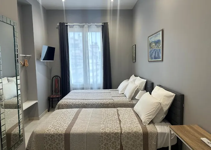 Отель Claridge's 2*