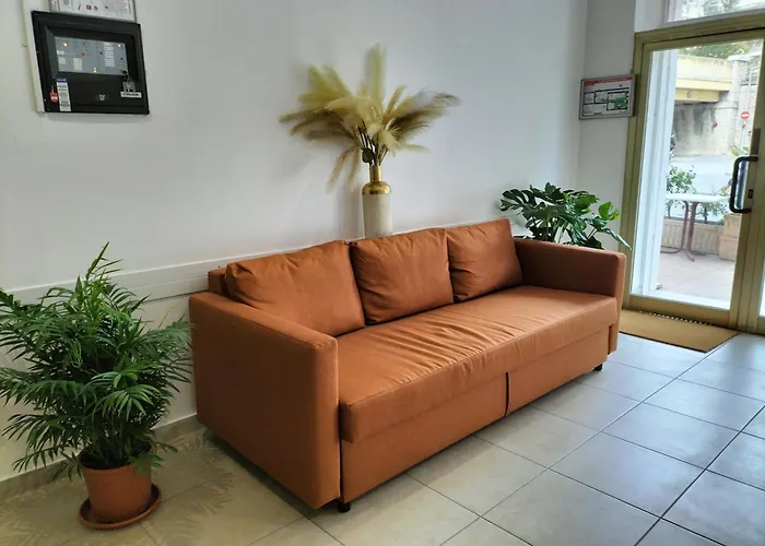 Claridge's Hotell 2*